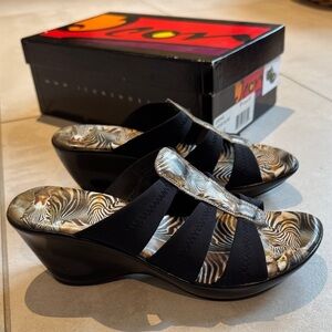 Icon art leather Zebras Women's Wedge slide Sandals sz 6